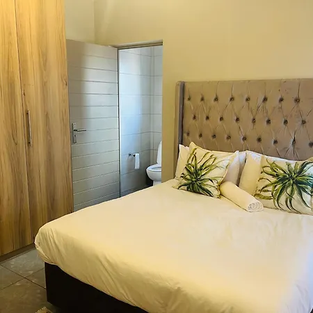 5 Elizabeth Place - Beautiful Self Catering 1 Bedroom Unit Next To Kyalami Racetrack With Free Wifi - Swimming Pool Gym And Restaurant - Perfect For A Couple In Midrand Waterfall Exterior photo