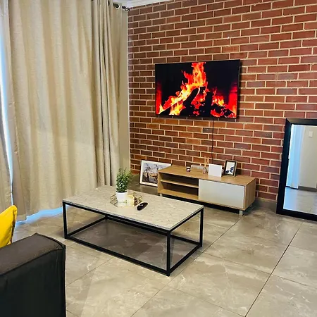 5 Elizabeth Place - Beautiful Self Catering 1 Bedroom Unit Next To Kyalami Racetrack With Free Wifi - Swimming Pool Gym And Restaurant - Perfect For A Couple In Midrand Waterfall Exterior photo