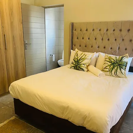 5 Elizabeth Place - Beautiful Self Catering 1 Bedroom Unit Next To Kyalami Racetrack With Free Wifi - Swimming Pool Gym And Restaurant - Perfect For A Couple In Midrand Waterfall Exterior photo