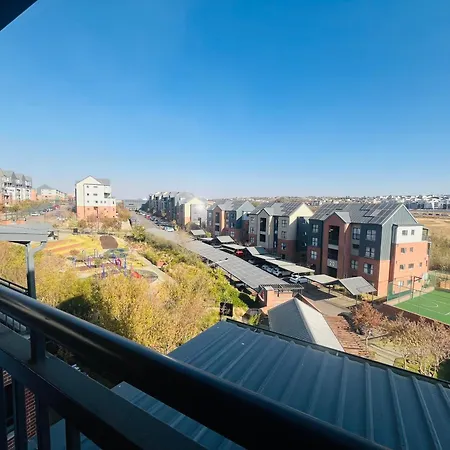 5 Elizabeth Place - Beautiful Self Catering 1 Bedroom Unit Next To Kyalami Racetrack With Free Wifi - Swimming Pool Gym And Restaurant - Perfect For A Couple In Midrand Waterfall Exterior photo