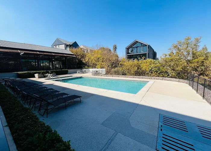 5 Elizabeth Place - Beautiful Self Catering 1 Bedroom Unit Next To Kyalami Racetrack With Free Wifi - Swimming Pool Gym And Restaurant - Perfect For A Couple In Midrand Waterfall