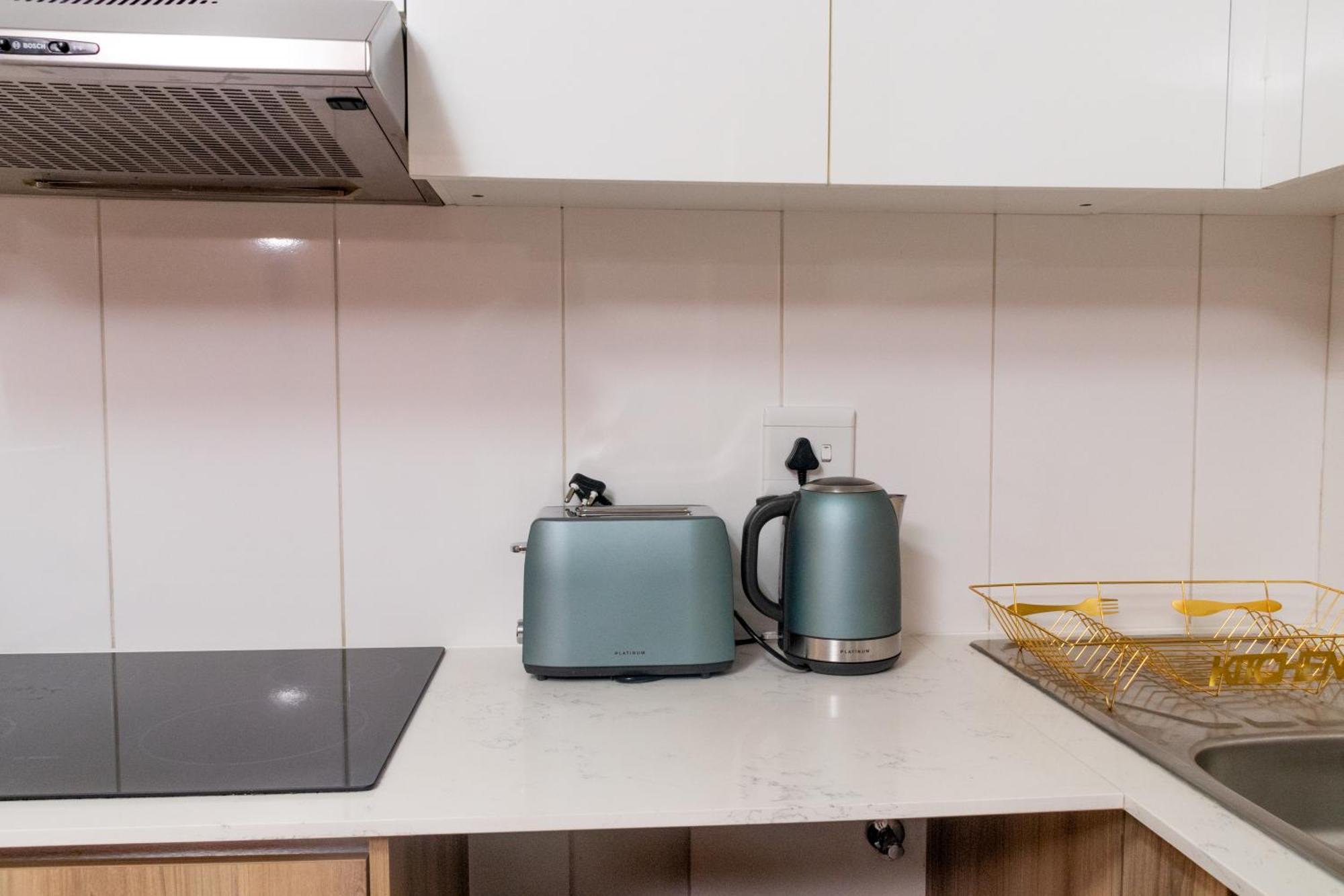 5 Elizabeth Place - Beautiful Self Catering 1 Bedroom Unit Next To Kyalami Racetrack With Free Wifi - Swimming Pool Gym And Restaurant - Perfect For A Couple In Waterfall * Midrand
