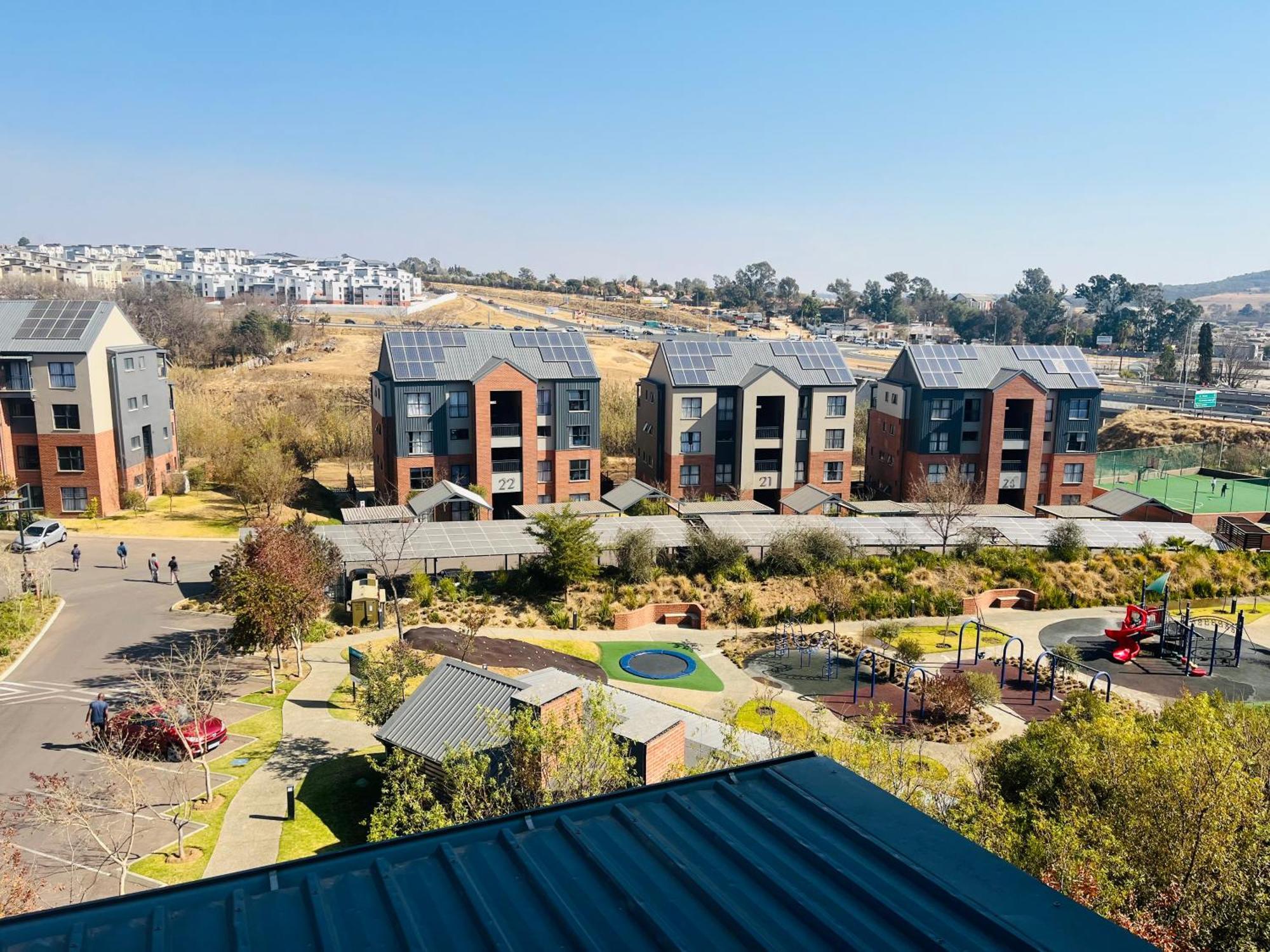5 Elizabeth Place - Beautiful Self Catering 1 Bedroom Unit Next To Kyalami Racetrack With Free Wifi - Swimming Pool Gym And Restaurant - Perfect For A Couple In Waterfall Apartment *